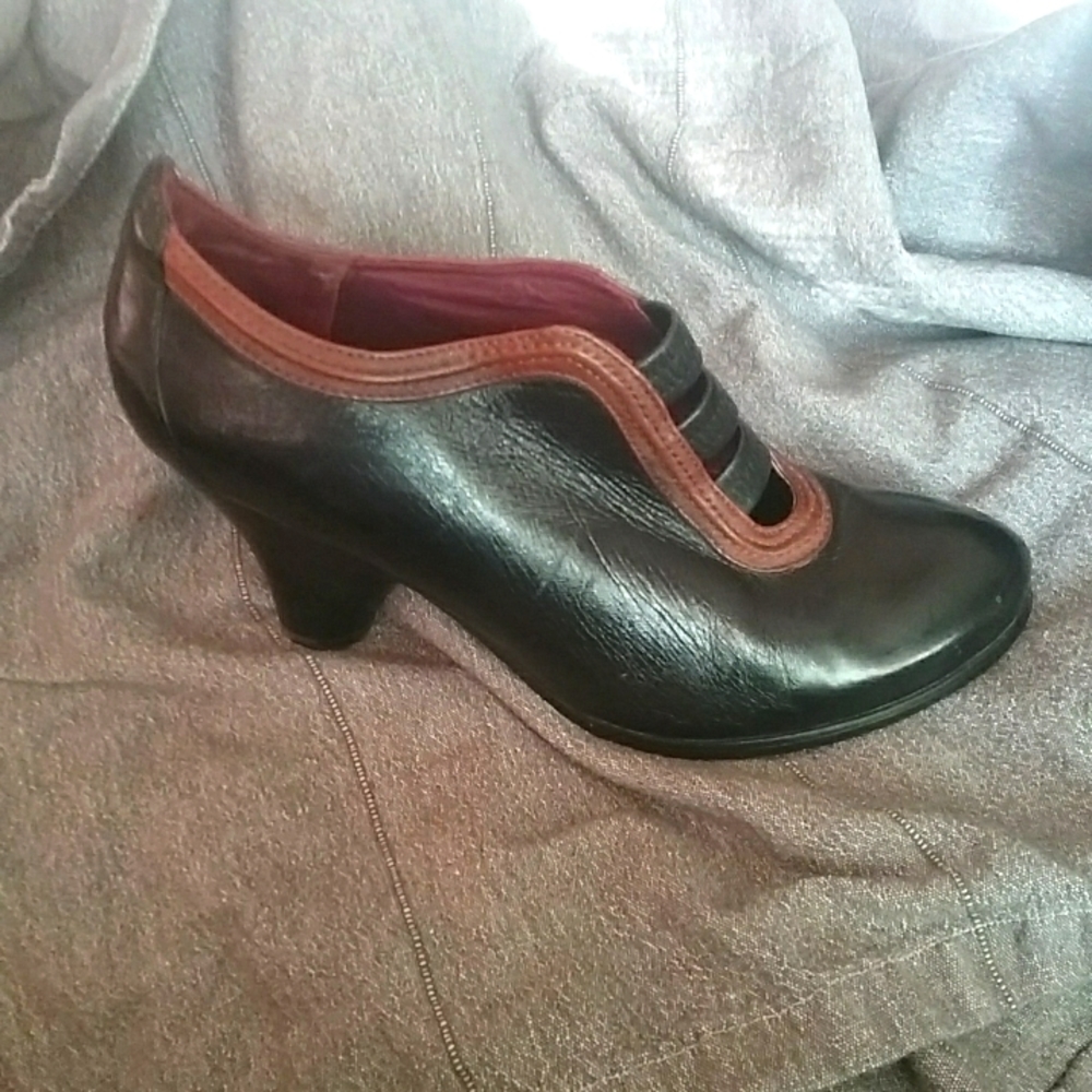 Everybody by BZ.Moda vintage leather pumps